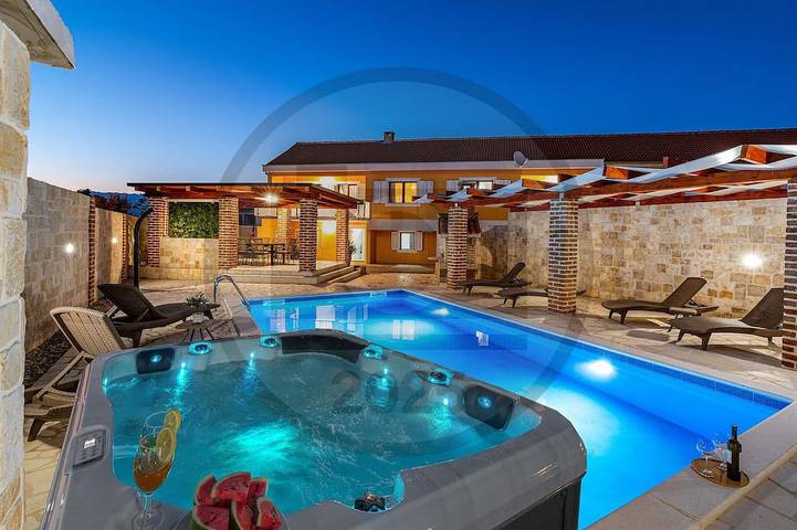 Ferienhaus für 7 Personen, mit Whirlpool und Terrasse, mit Haustier - 1