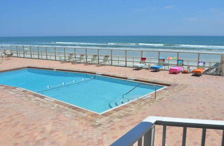 Vacation rental for 6 people, with pool and balcony as well as sauna in Daytona Beach Shores