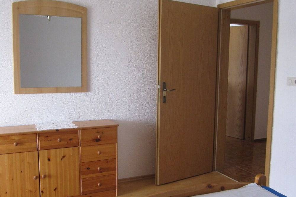 Cijeli apartman, Only 50 m to the beach in a quiet, sheltered bay in Sevid, Splitsko-dalmatinska županija