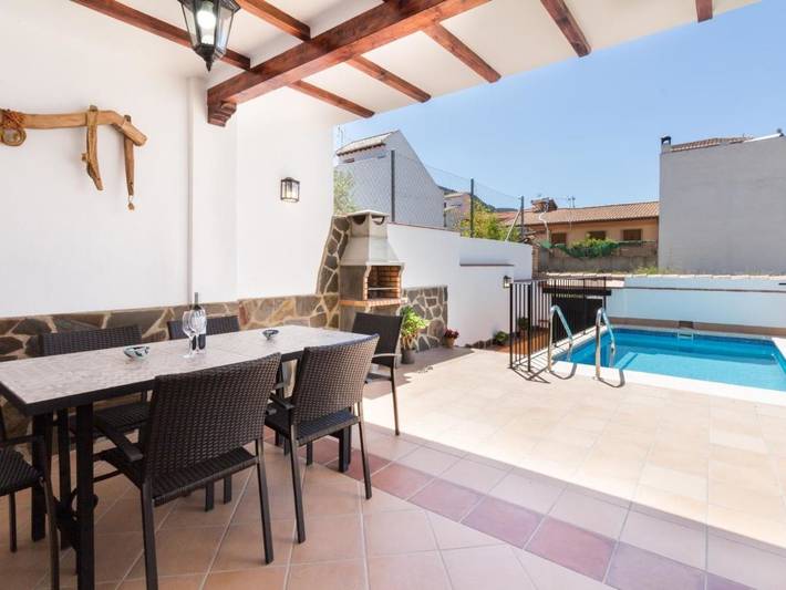 Casa rural para 6 personas, con Balcón y Terraza además de Jardín y Piscina en Nigüelas