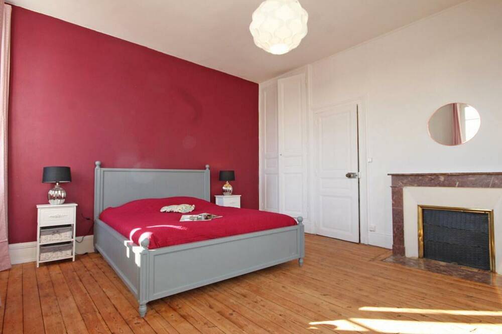 Manor house with large park, near city center, ideal for groups in L'Aigle, Orne