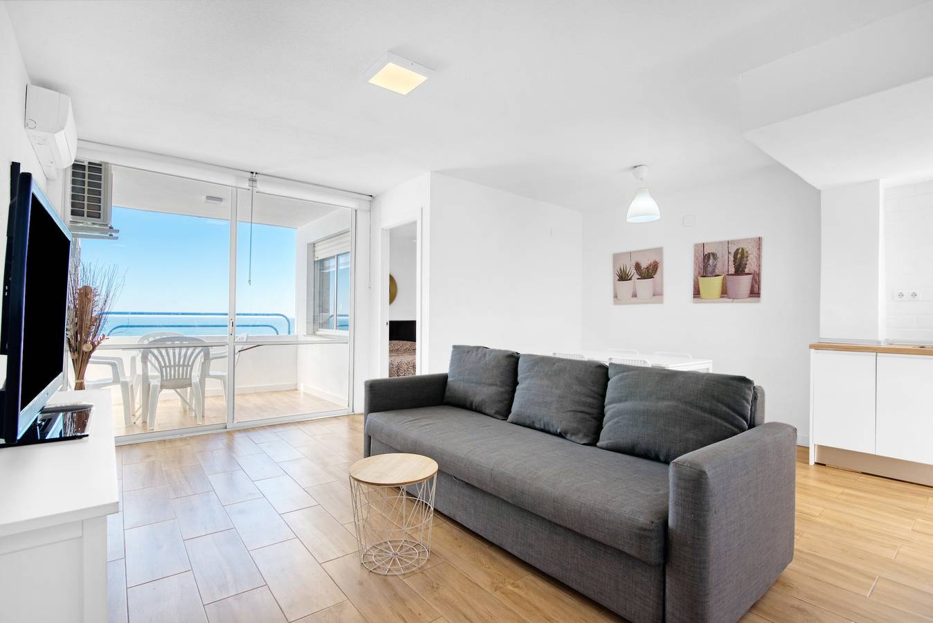 Apartamento entero, Apartamento 'Playa Puig' con piscina compartida, Wi-Fi y aire acondicionado in El Puig, Costa de Valencia