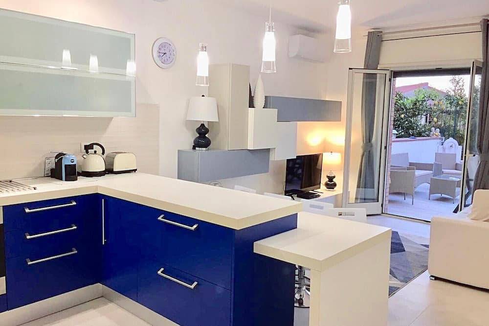 Ganze Wohnung, Suite mit Terrasse 200 Meter vom Meer entfernt in Spiaggia del Convento, Tropea