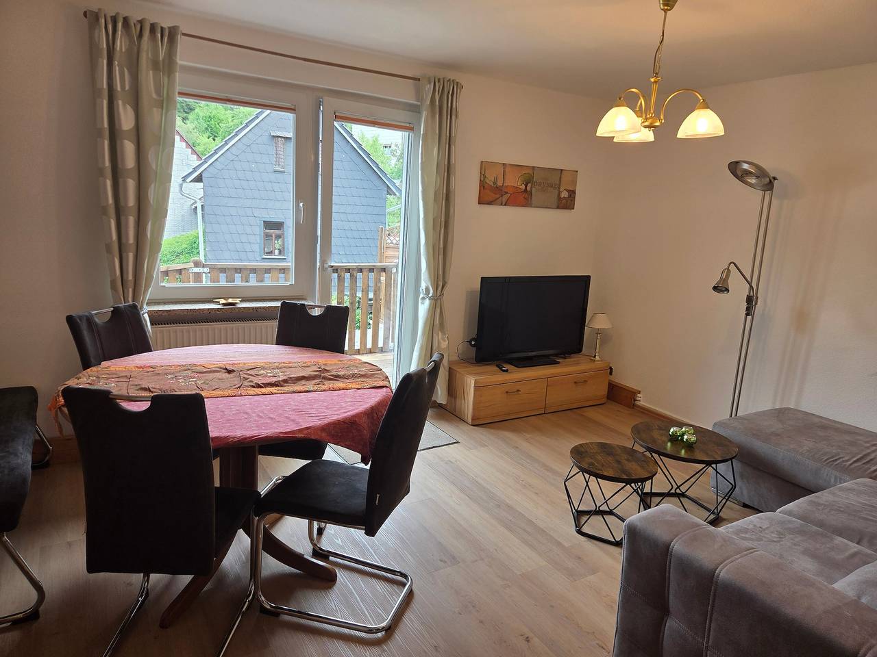 Ganze Wohnung, Ferienwohnung im Grünen mit Bergblick, privater Terrasse und Wlan in Bad Schwalbach, Rheingau-Taunus-Kreis