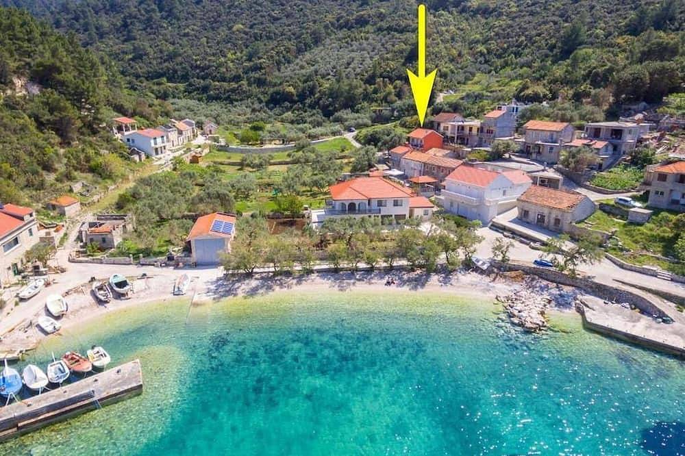 Charming 3-bedroom house in Croatian nature with a view and right by the sea in Blato, Korcula