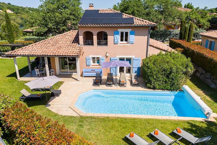 Villa pour 10 personnes, avec piscine et jardin à Vallon-Pont-d'Arc