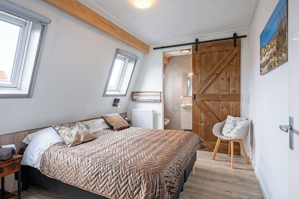 Luxury bed and parking Wulpenweid with wellness garden in Den Burg, Westfriesische Inseln