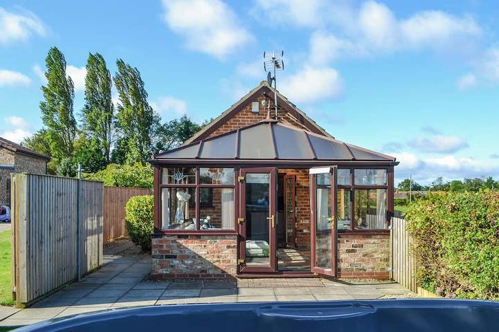 Vacation rental for 2 people, with hot tub and yard, with pets in York