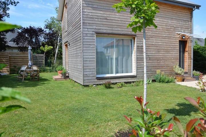 Location de vacances pour 4 personnes, avec jardin et vue à Saint-Denis-en-Val
