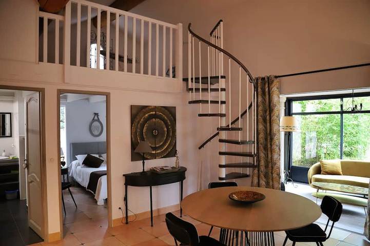 Location de vacances pour 2 personnes, avec piscine et jacuzzi ainsi que terrasse et jardin à Nages-et-Solorgues - 4