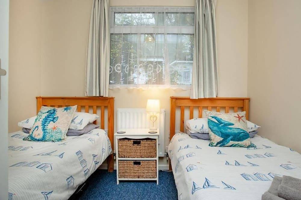 Dartmouth Devon- 2 bedrooms detached chalet - 2 bathrooms & parking outside door in Dartmouth, Devon