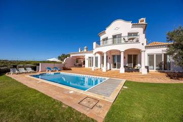 Casa rural para 6 personas, con balcón y vistas además de jardín y piscina en Sagres