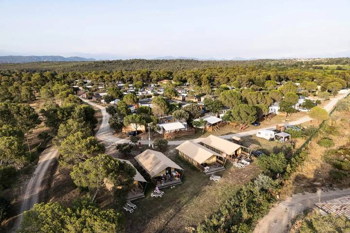 Camping pour 4 personnes, avec terrasse à Le Muy - 2