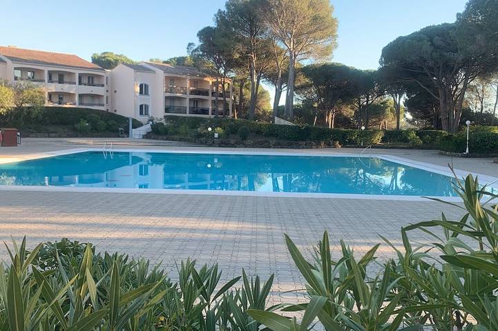 Gîte pour 6 personnes, avec piscine et terrasse dans Golf et Tennis Club de Valescure