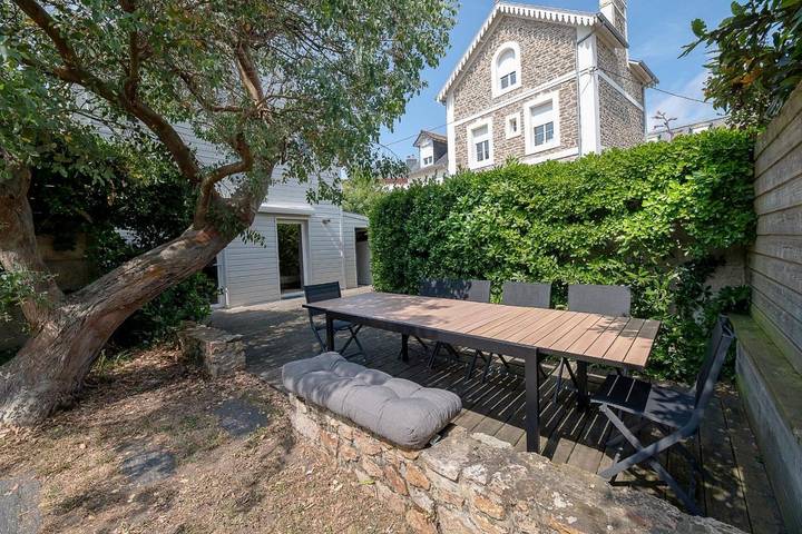 Gîte pour 7 personnes, avec jardin et terrasse dans Thermes Marins de Saint-Malo