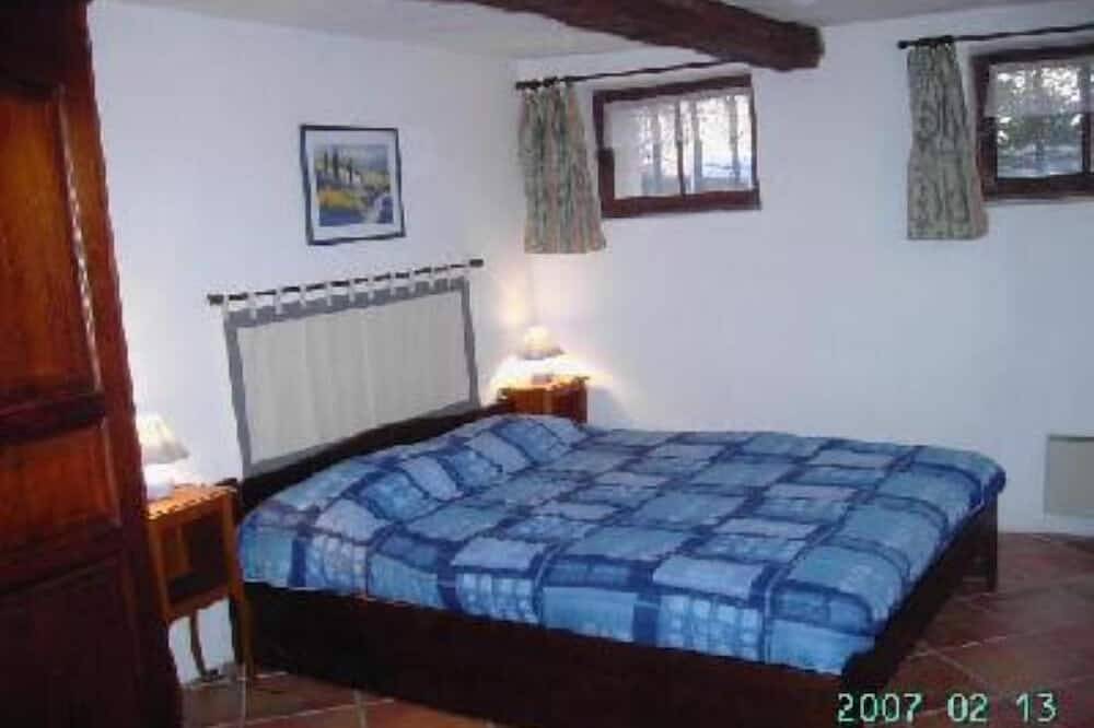 Stone house of character in a typical Provencal hamlet in Banon, Forcalquier region