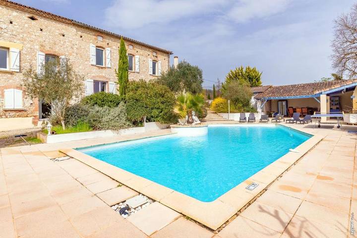 Location de vacances pour 12 personnes, avec jacuzzi ainsi que jardin et piscine à Puybegon - 3