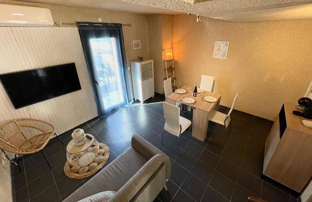 Appartement entier, Two-Bedroom Apartment in Porto (Corse), Ota