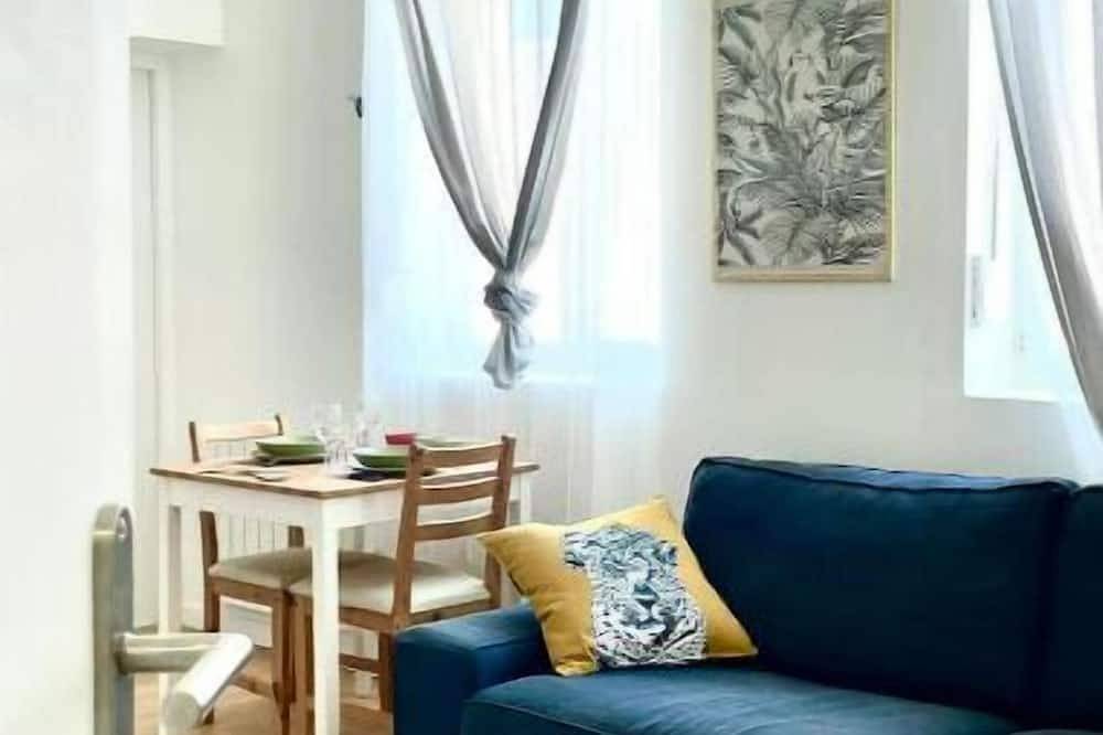 Entire apartment, Chez Clément et Mathilde -T2 Hyper Centre in Saint-Amand-les-Eaux, Valenciennes region