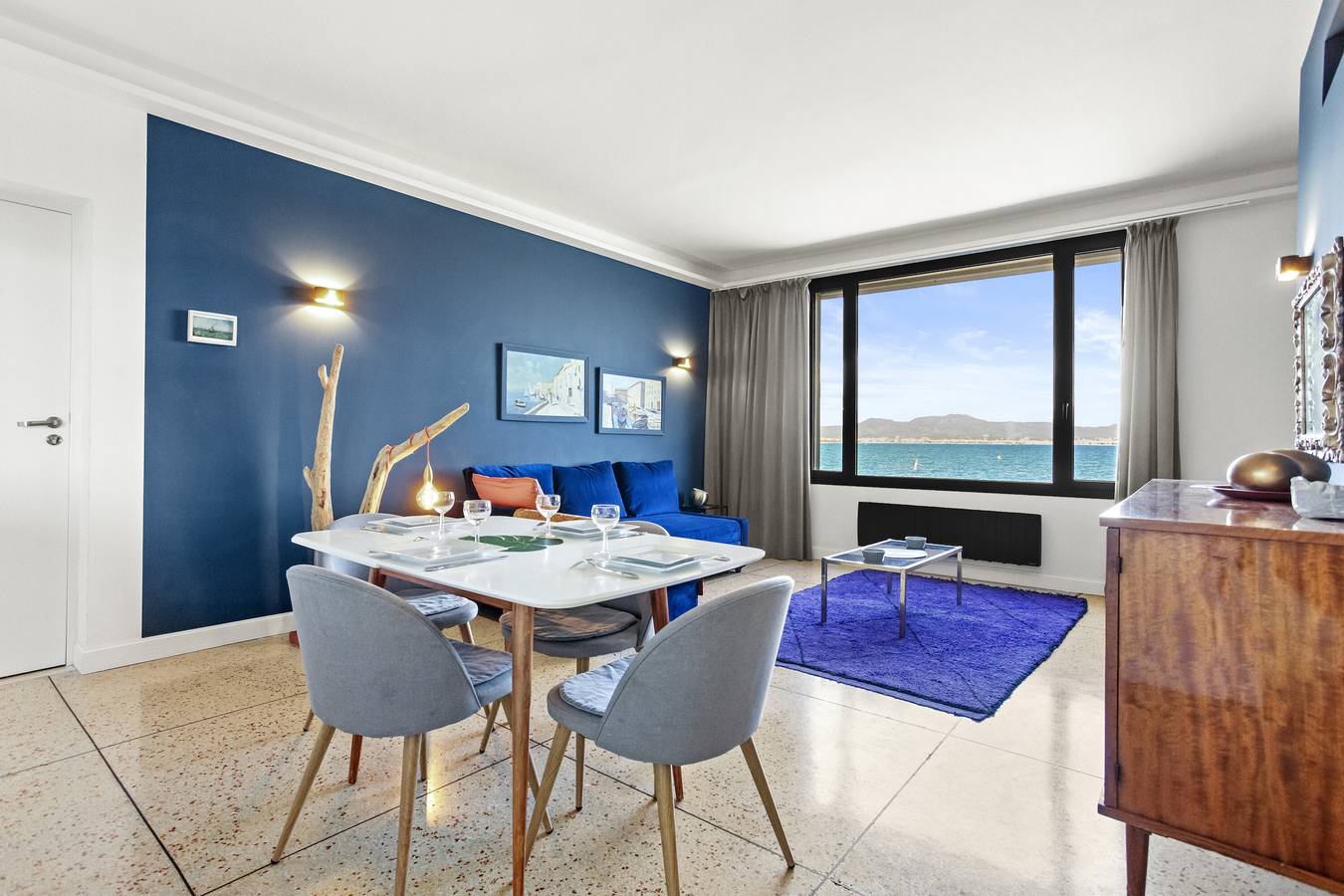 Ganze Wohnung, Appartement 'Unique Appartement direkt am Wasser' mit Wlan und Klimaanlage in Saint-Aygulf, Frejus