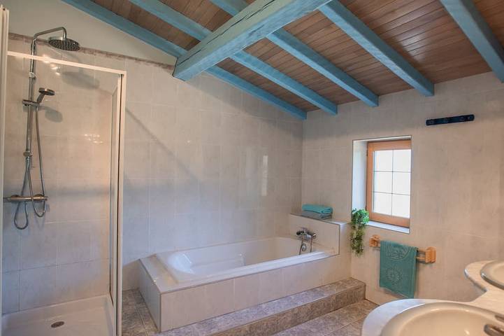 Location de vacances pour 10 personnes, avec terrasse et jardin à Marminiac - 2