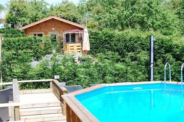 Gîte pour 4 personnes, avec piscine et jardin, animaux acceptés à Isigny-le-Buat