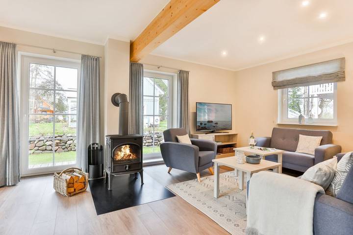 5* Ferienhaus Hygge – Skandinavischer Charme mit Garten & Nähe zum Wieker Bodden in Wiek, Ruegen