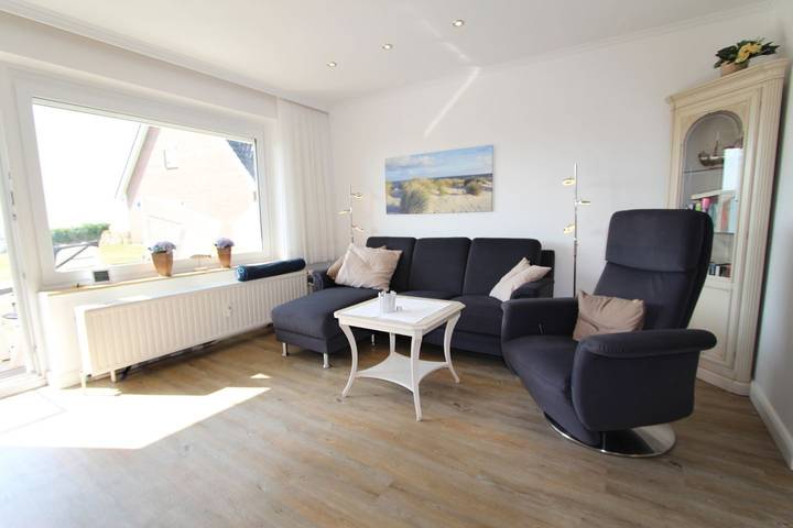 Ganze Wohnung, Hell eingerichtete 4-Raum-Ferienwohnung an der Promenade von Wenningstedt in Wenningstedt, Sylt