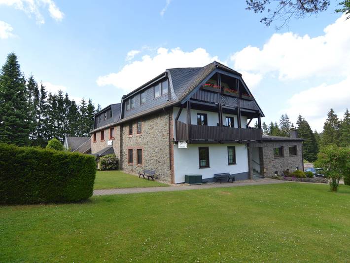 Ferienhaus für 19 Personen, mit Balkon und Garten sowie Sauna im Nationalpark Eifel
