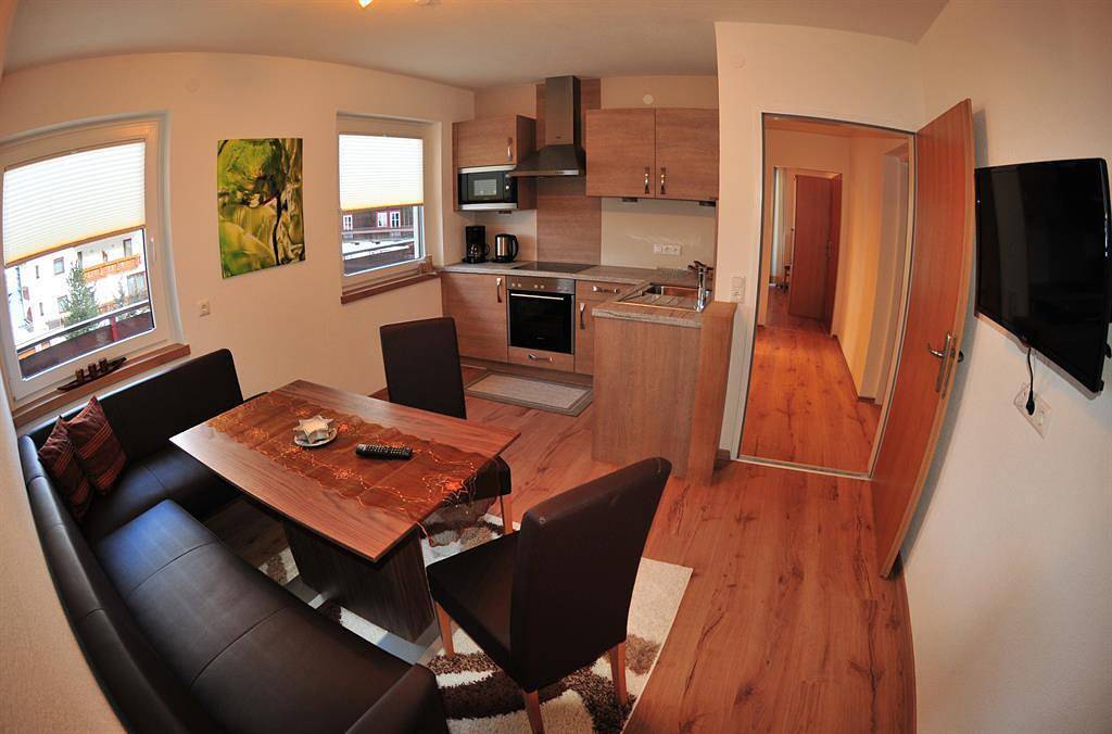 Ganze Ferienwohnung, Ferienwohnung für 4 Personen mit Balkon in Sankt Jakob in Defereggen, Bezirk Lienz