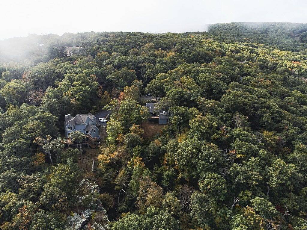 Incredible Mountain Views - Modern Four Bedroom Home - Five Minute Walk to Slope in Wintergreen, Nelson County