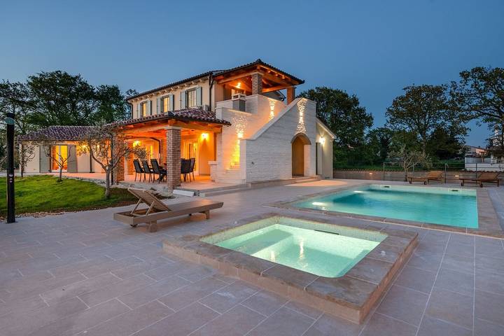 Villa für 10 Personen, mit Pool und Balkon/Terrasse - 1