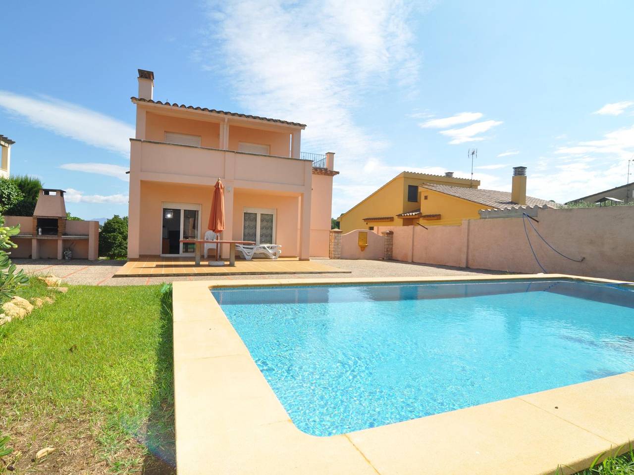 Casa espaciosa con piscina privada, Wifi y barbacoa a 15 minutos de la playa en Torroella de Montgrí in La Escala, Alt Empordà