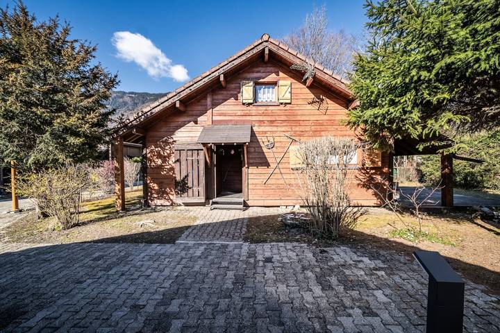 Gîte pour 7 personnes, avec jardin à Verchaix
