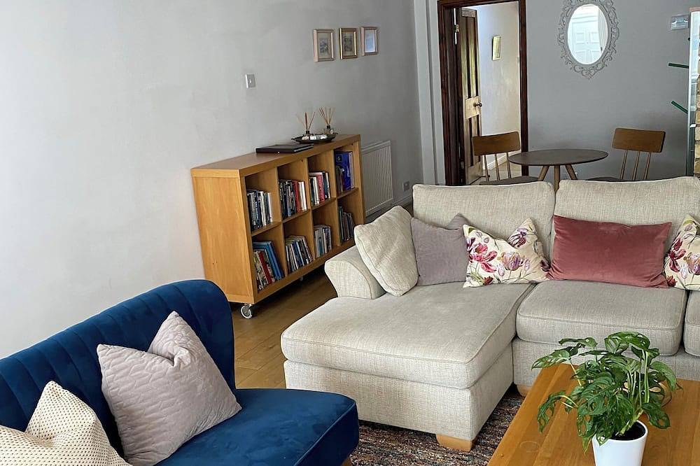 Charming 3Br Victorian Cottage in the historic town of Colnbrook, Berkshire in Slough, Berkshire