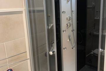 Location de vacances pour 2 personnes, avec jardin et terrasse à Vaulx-en-Velin