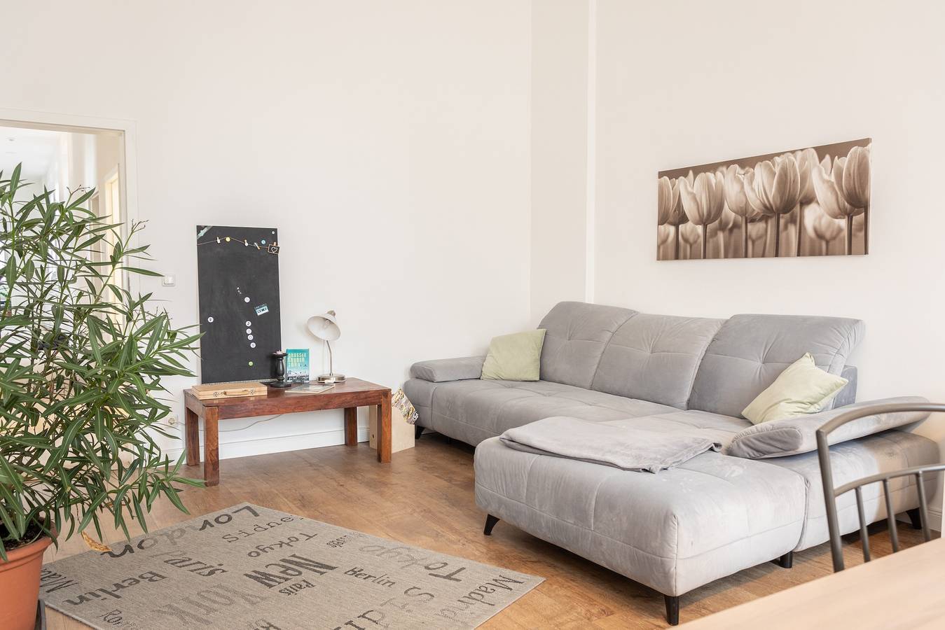 Entire apartment, Holiday Apartment "150 Qm Luxus Im Zentrum" with Home Office Space & Wi-Fi in Hameln, Weser Hills