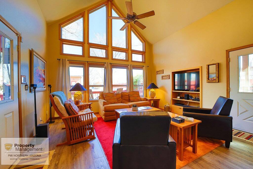 *Downtown Prescott *Bbq Grill *Private Yard *Pets in Prescott, Yavapai County