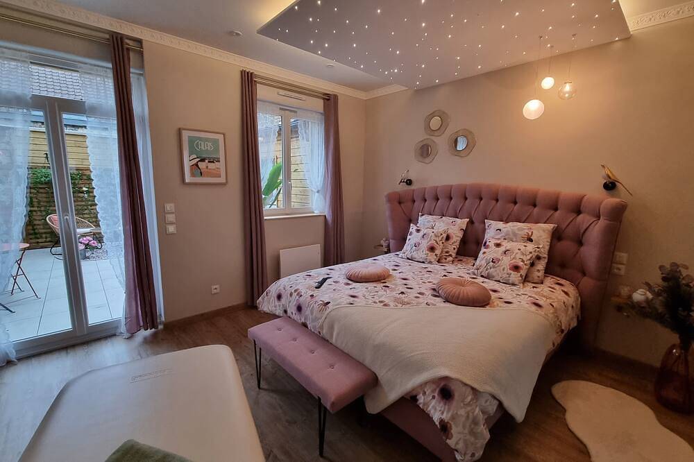 Geheel appartement, Suite Romantique à 5 mn de la Plage \" la Bulle Romantique \" in Calais, Calais en omgeving