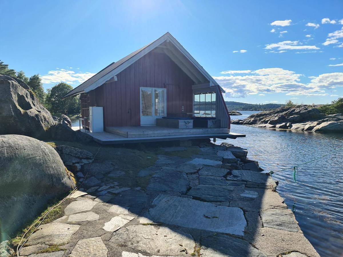 Usjenert idyllisk Sjøbu in Kragerø (gemeente)
