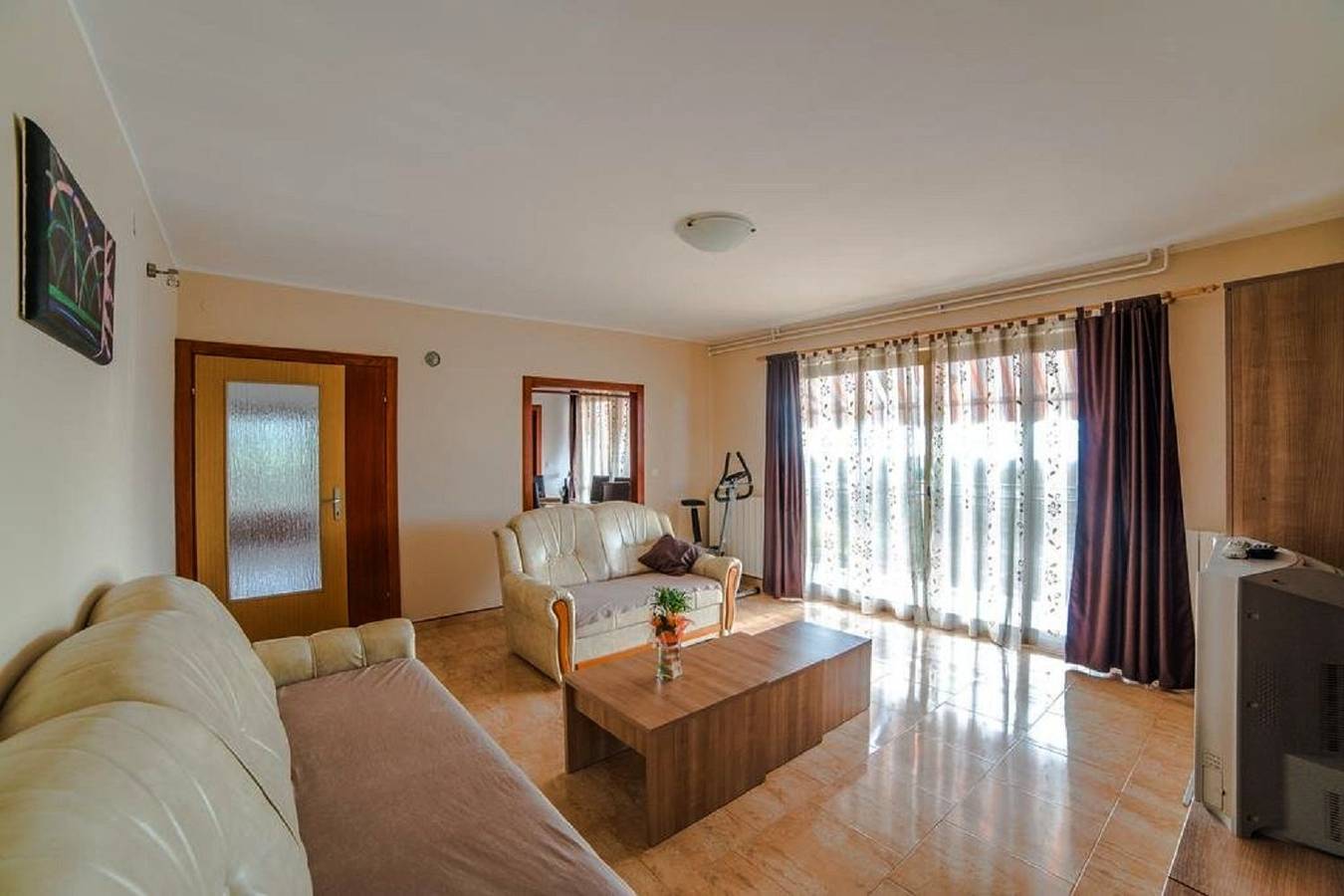 Ganze Wohnung, Herrliches Apartment mit Whirlpool, Liegestühlen bei Rovinj in Maružini, Zentralistrien