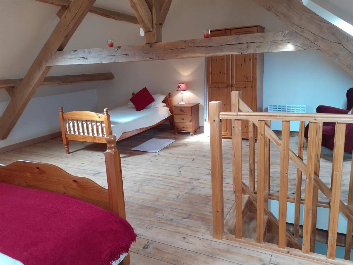 Two-Bedroom House in Saint-Priest-la-Plaine, Région de Guéret
