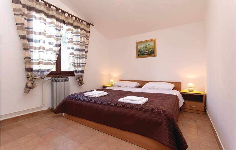 Ganze Ferienwohnung, Charmante Ferienwohnung mit Terrasse in der Nähe des Stadtzentrums von Sisan und des Strandes in Sisan, Südküste Istrien