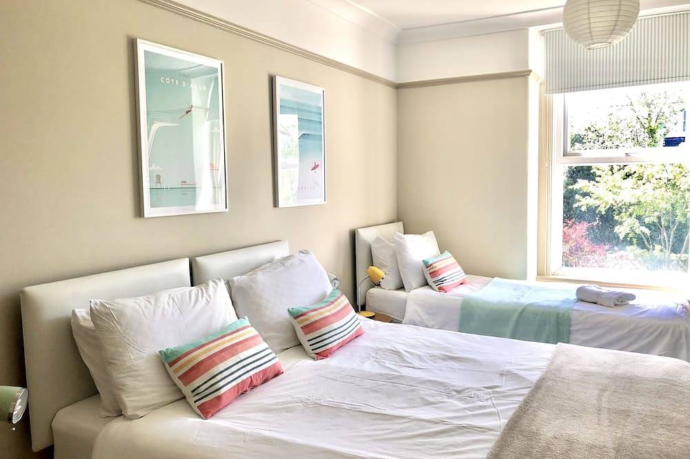 Beautiful Georgian Grade Ii Listed Detached House sleeps 18 in Gosport, Hampshire