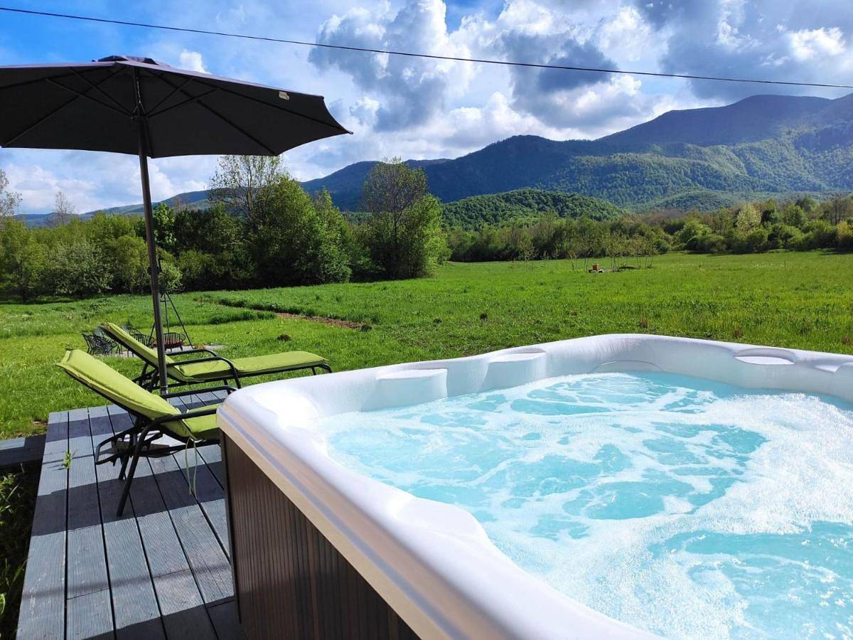Three-Bedroom House in Lovinac, Naturpark Velebit
