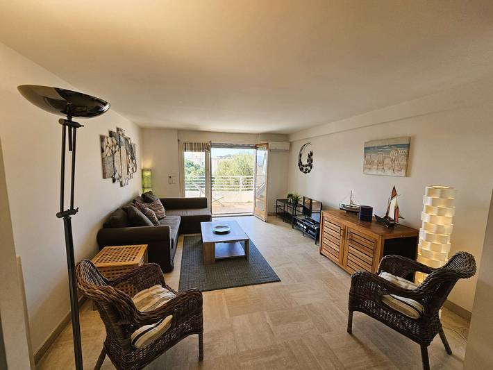 Apartamento vacacional entero, Apartamento de vacaciones para 5 personas con balcón in Sanary-sur-Mer, Costa mediterránea (Francia)