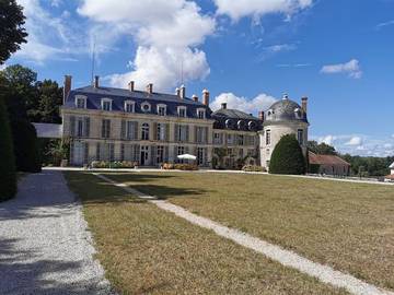 Château pour 15 personnes, avec jardin ainsi que piscine et balcon en Bourgogne-Franche-Comté