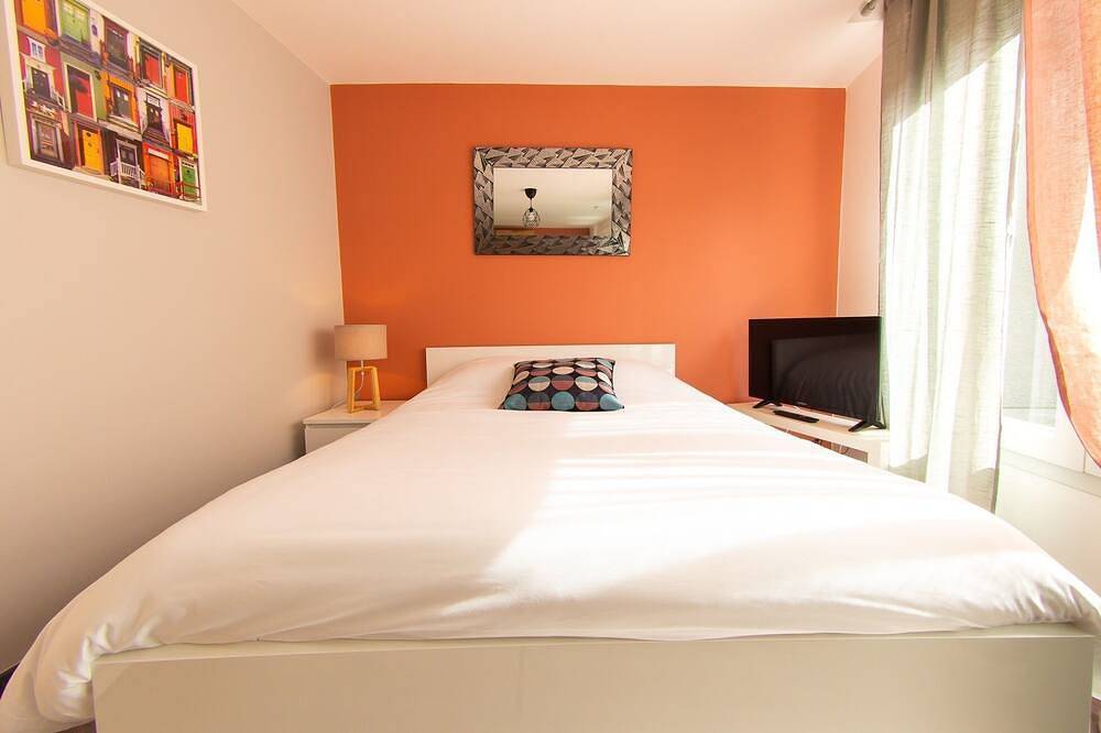 Appartement entier, Studio-Prestige-Sdb privée-Terrasse in Saint-Quentin, Aisne