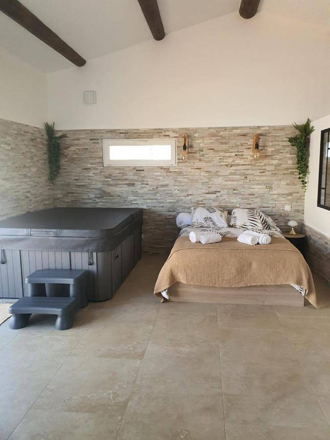 Gîte pour 2 personnes, avec jardin et vue à Tavernes - 2