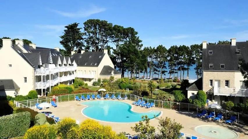 Gîte pour 7 personnes, avec Balcon et Piscine dans Cap Coz